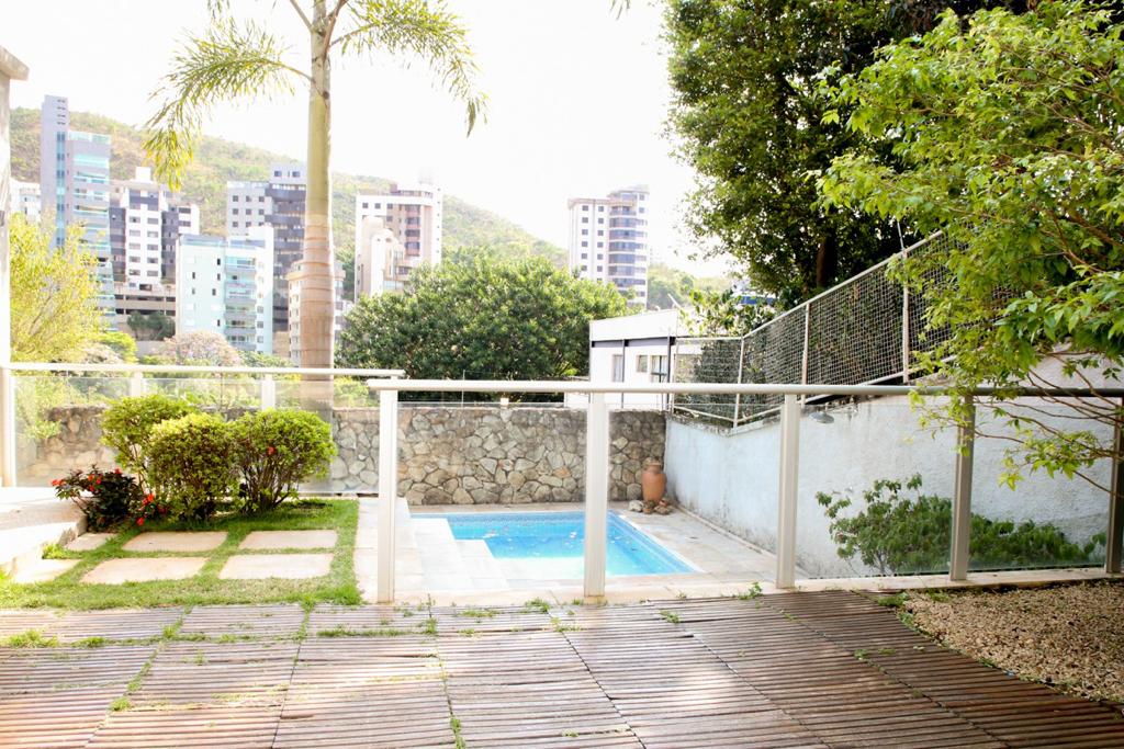 Área de convivência com vista da cidade